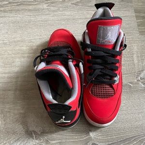 Red retro 4s
